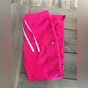 Women’s size small Figs pink Yola skinny scrub pants